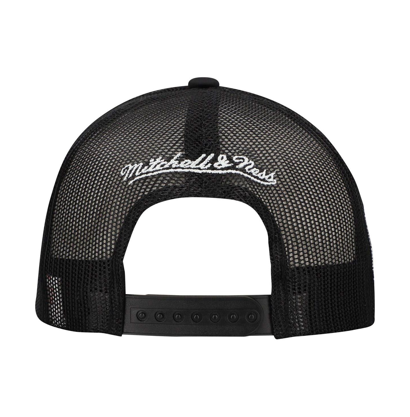 Мужская кепка Mitchell & Ness Black Brooklyn Nets Script Trucker Adjustable Hat — фото 2