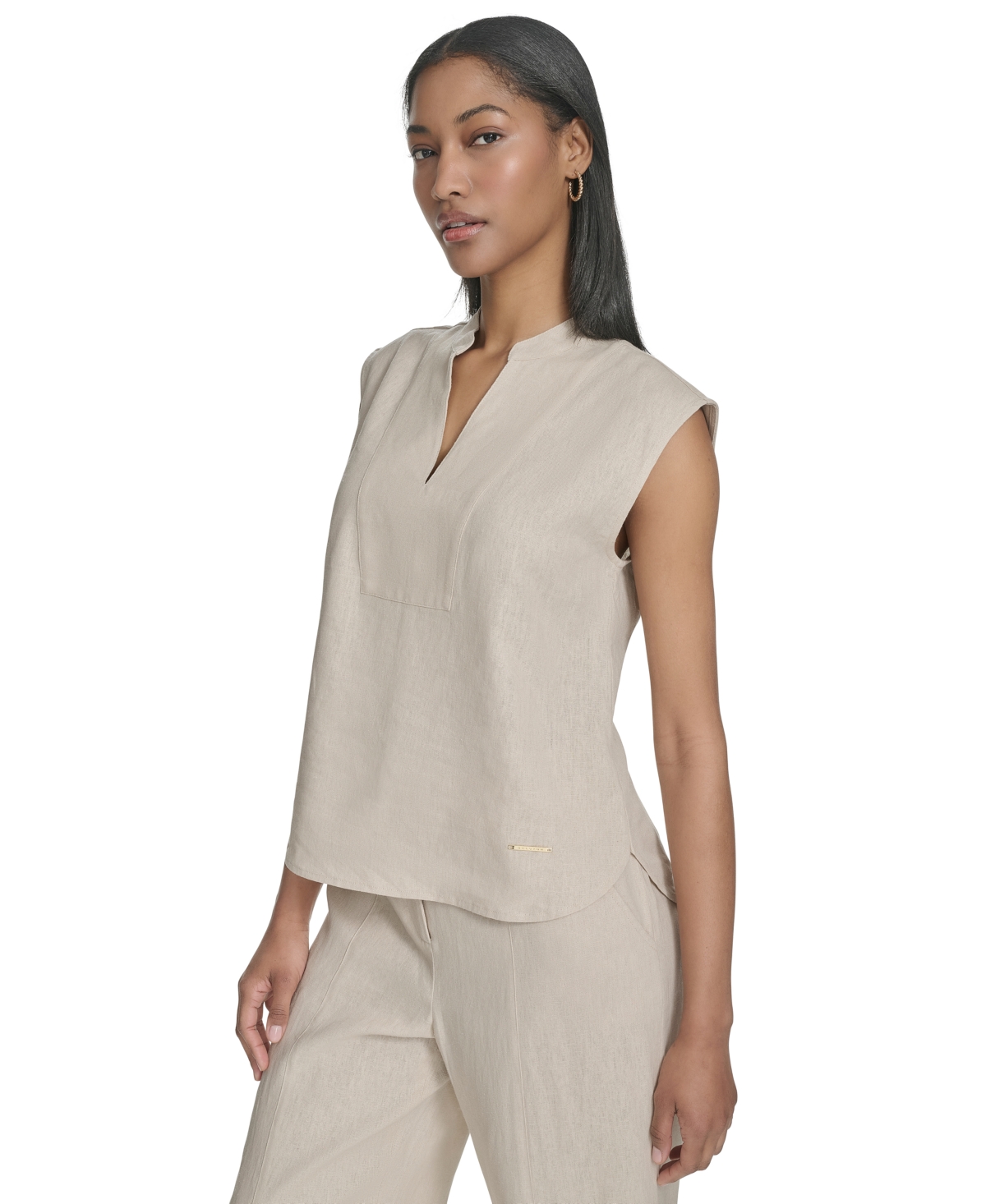 HALSTON WOMEN'S SPLIT-NECK SLEEVELESS FRONT-SEAM TOP 