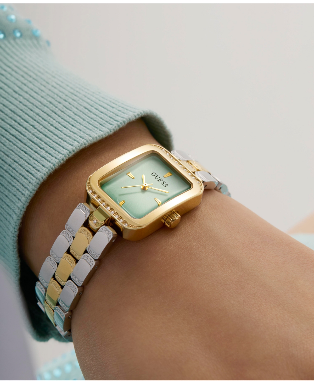 Guess Women's Analog Two-tone Steel Watch, 22mm In Two-tone