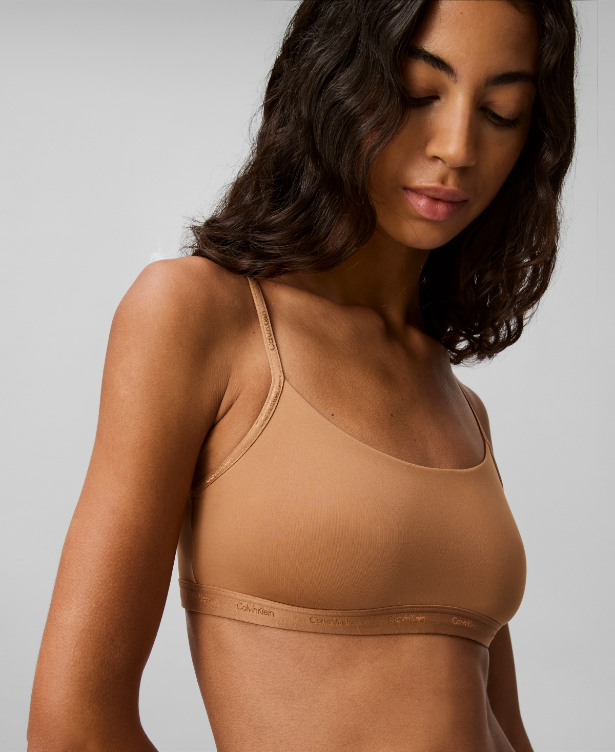 Calvin Klein Women's Form To Body Lightly Lined Bralette QF7554
