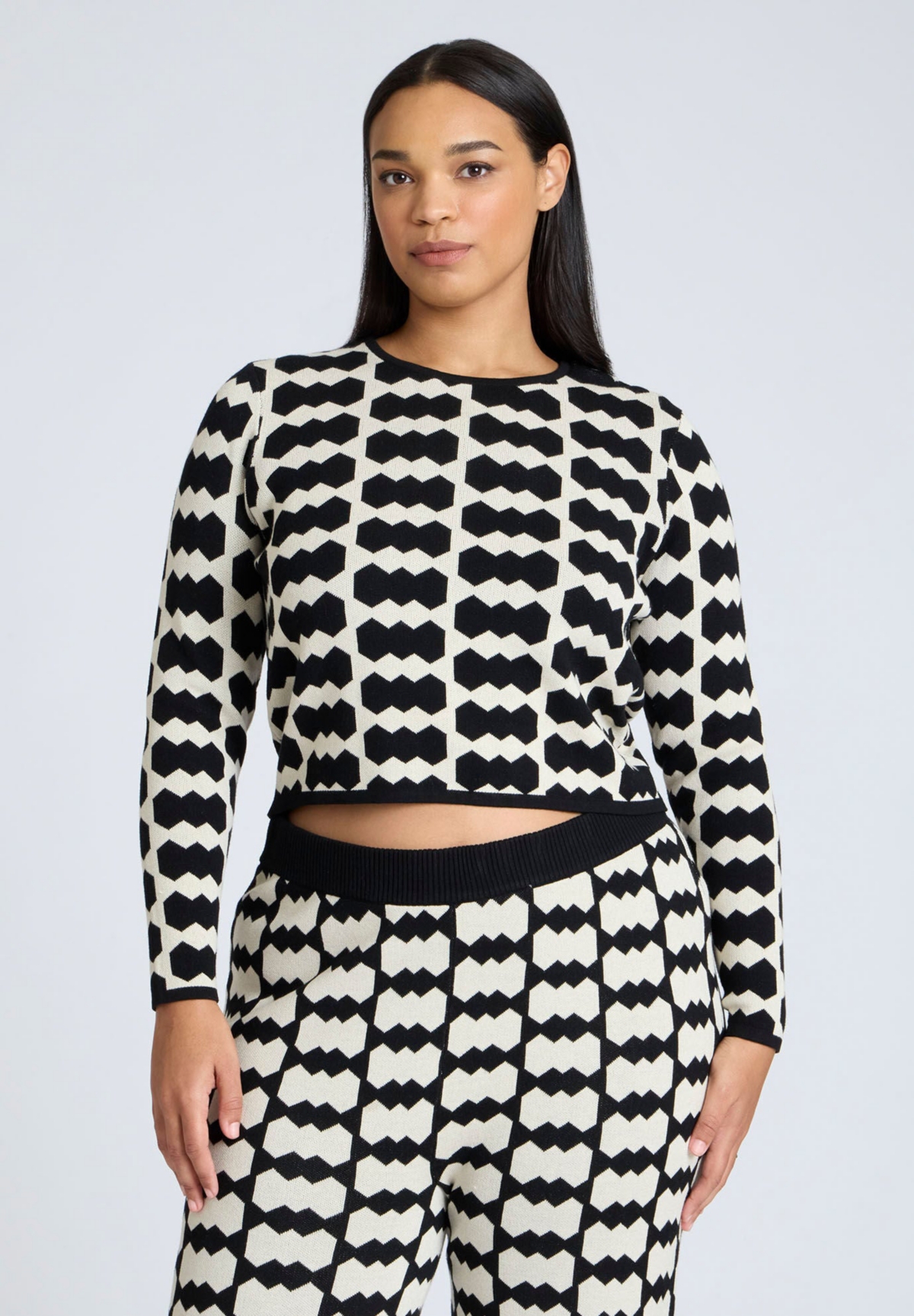 Plus Size Cropped Sweater With Pattern - White geo crunch