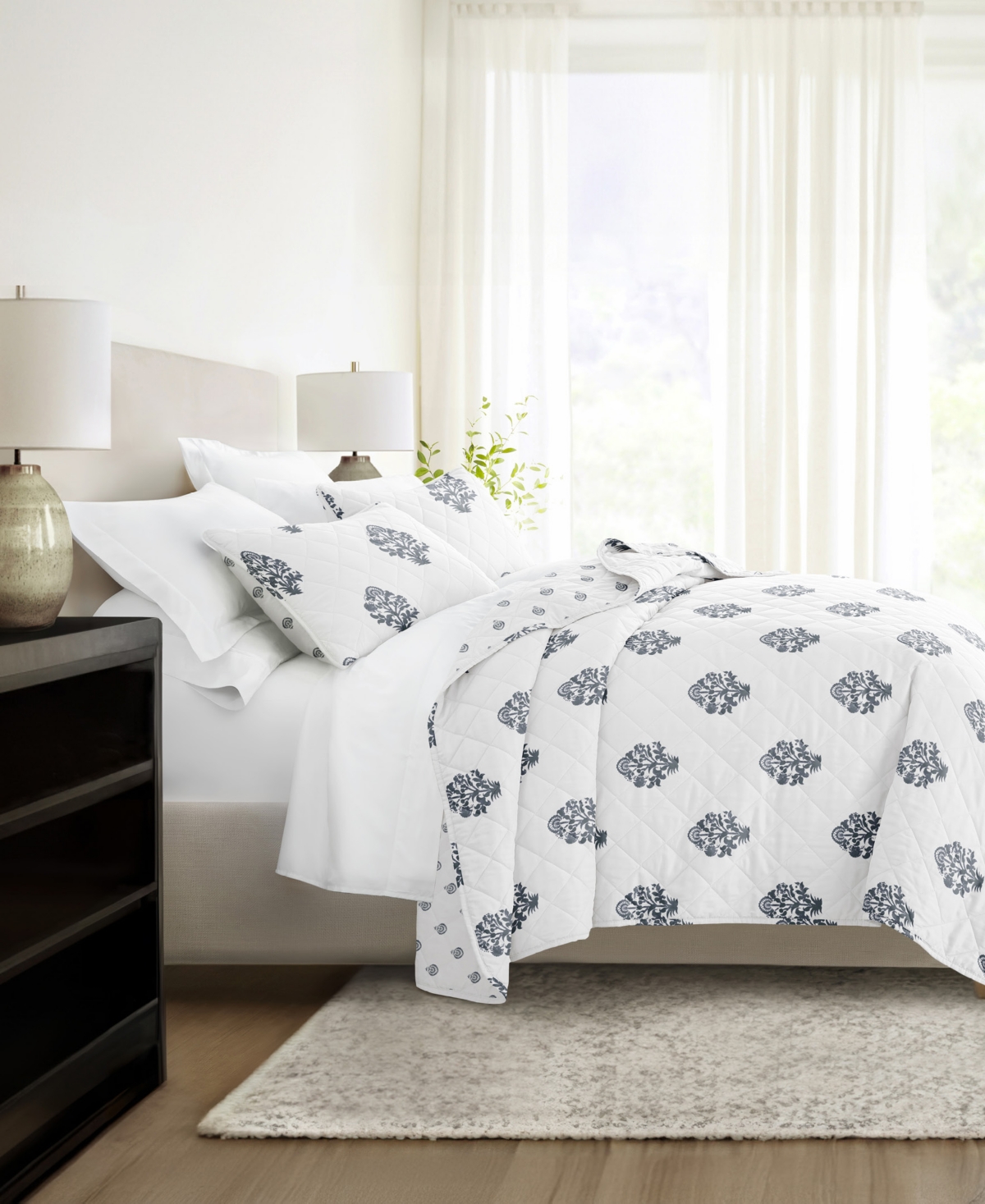Ienjoy Home Stamped Bloom Reversible 3-pc. Quilt Set, Full/queen