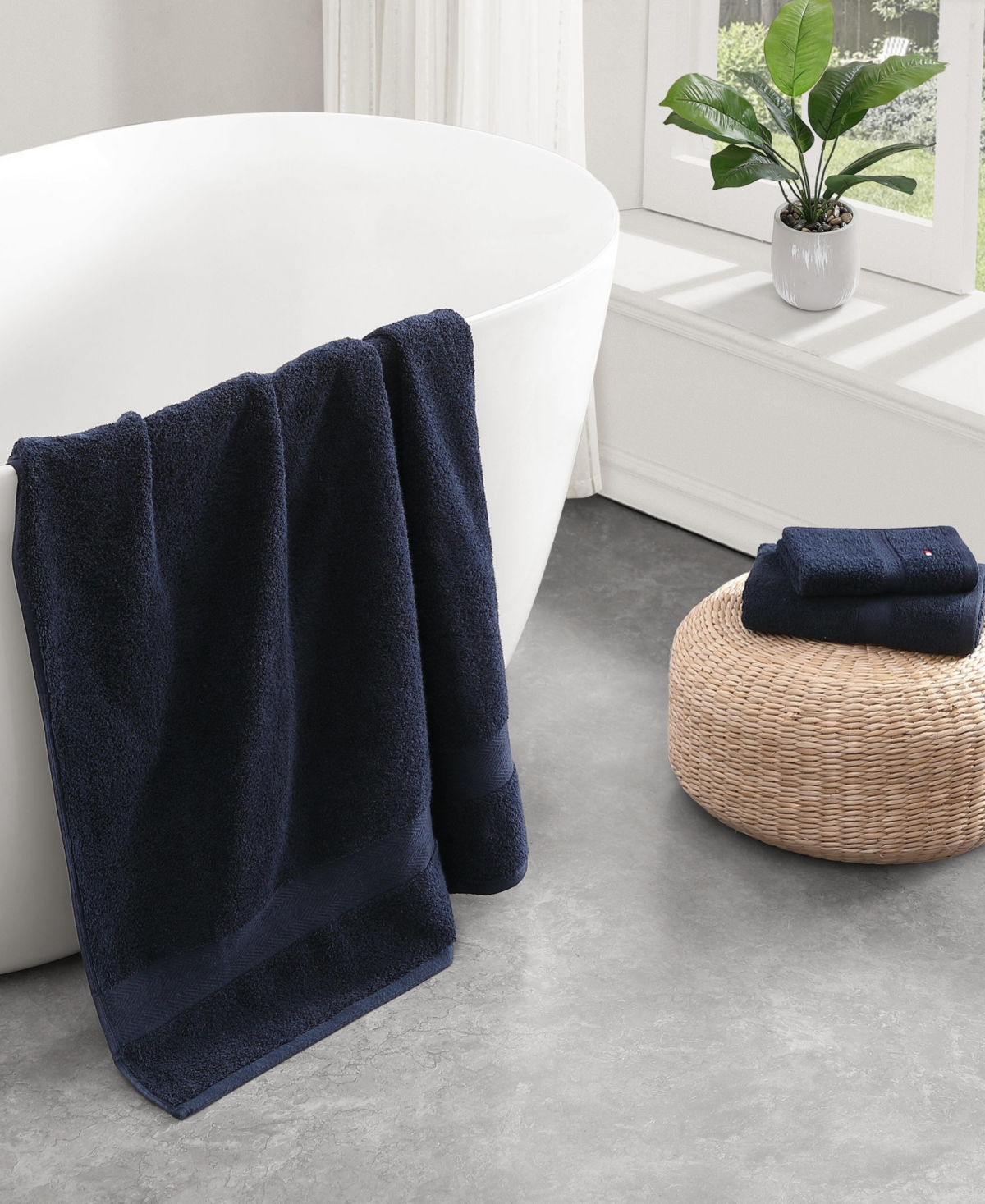 TOMMY HILFIGER HOME MODERN AMERICAN SOLID COTTON HAND TOWEL, 16" X 26" 