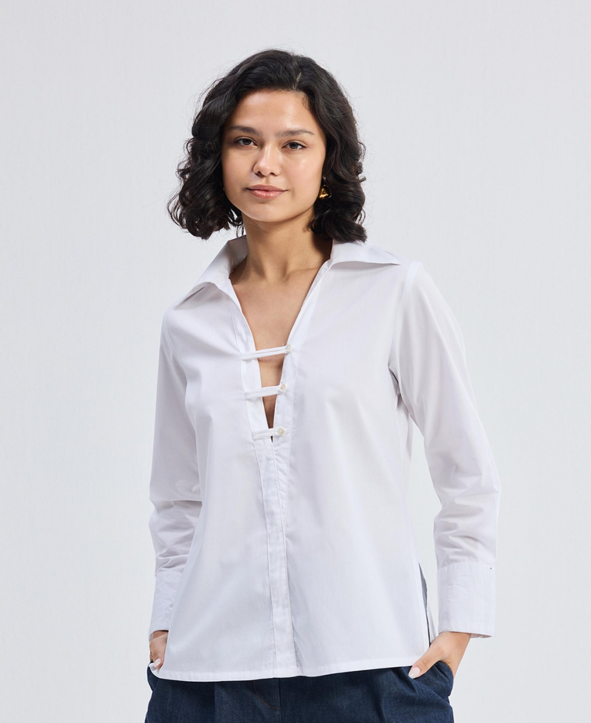 Women's Crisp Details Button-down Shirt in White - White