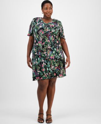 Connected - Plus Size Pleated Tiered Floral Sheath Dress