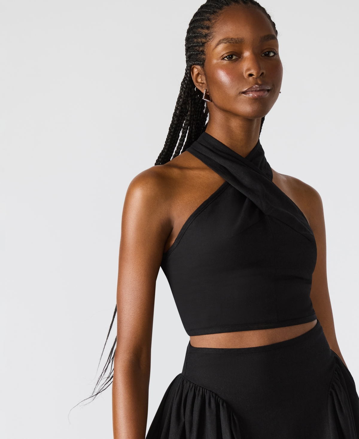 Steve Madden Winnie Twist Neck Crop Linen Blend Top In Black