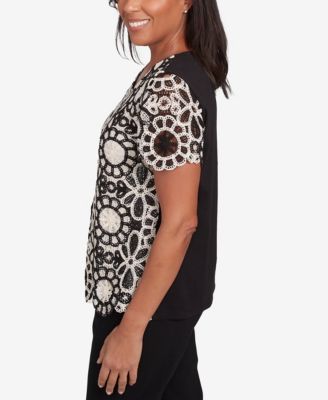 Women's Natural Instinct Crochet Flower Crew Neck T-Shirt