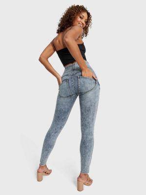 Women's Snug Sculpting Ripped Skinny Jeans