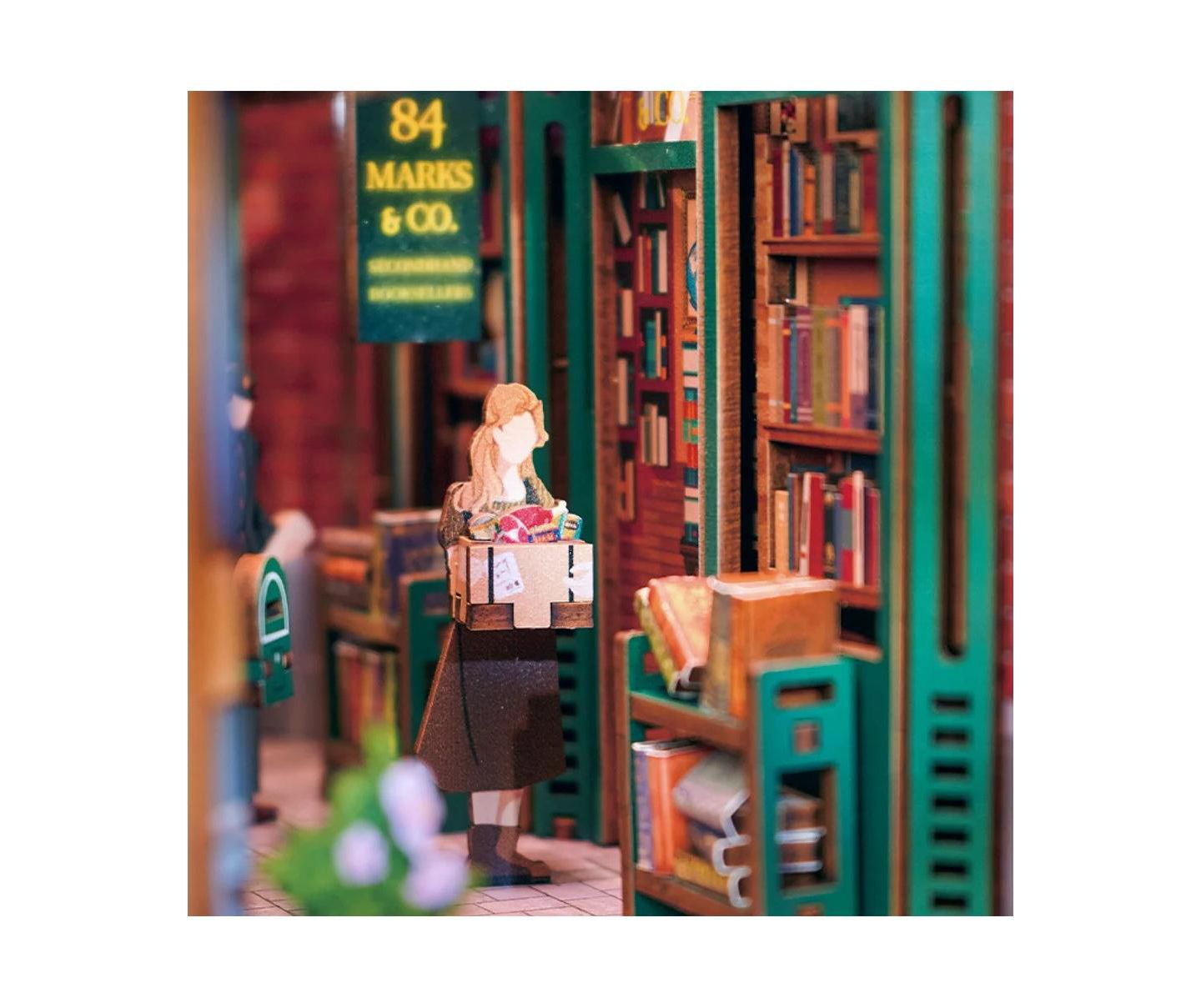 Детский конструктор Flash Popup Book Nook 84 Charing Cross Road 178-Piece Building Set, Ages 14+ — фото 2