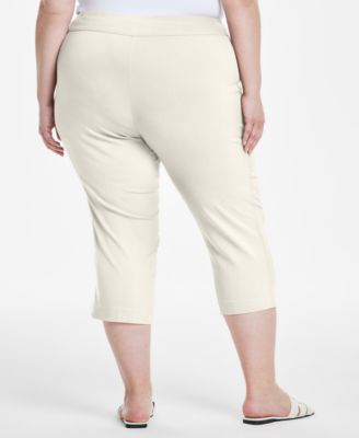 Plus Size Tummy Control Pull-On Capri Pants