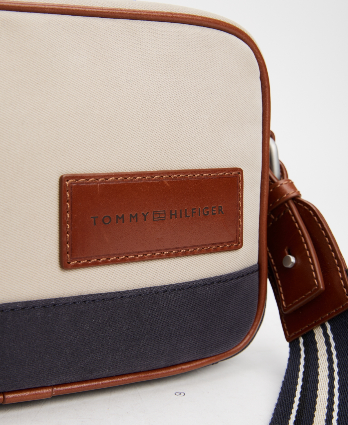 Tommy Hilfiger Men's Casual Camera Bag In Neutral