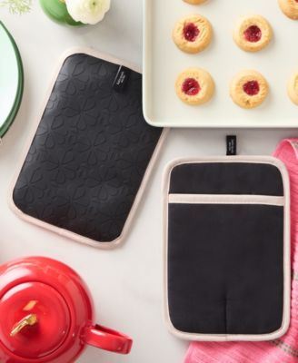 Spade Flower Soft Silicone Pot Holder Set, 7" x 10"