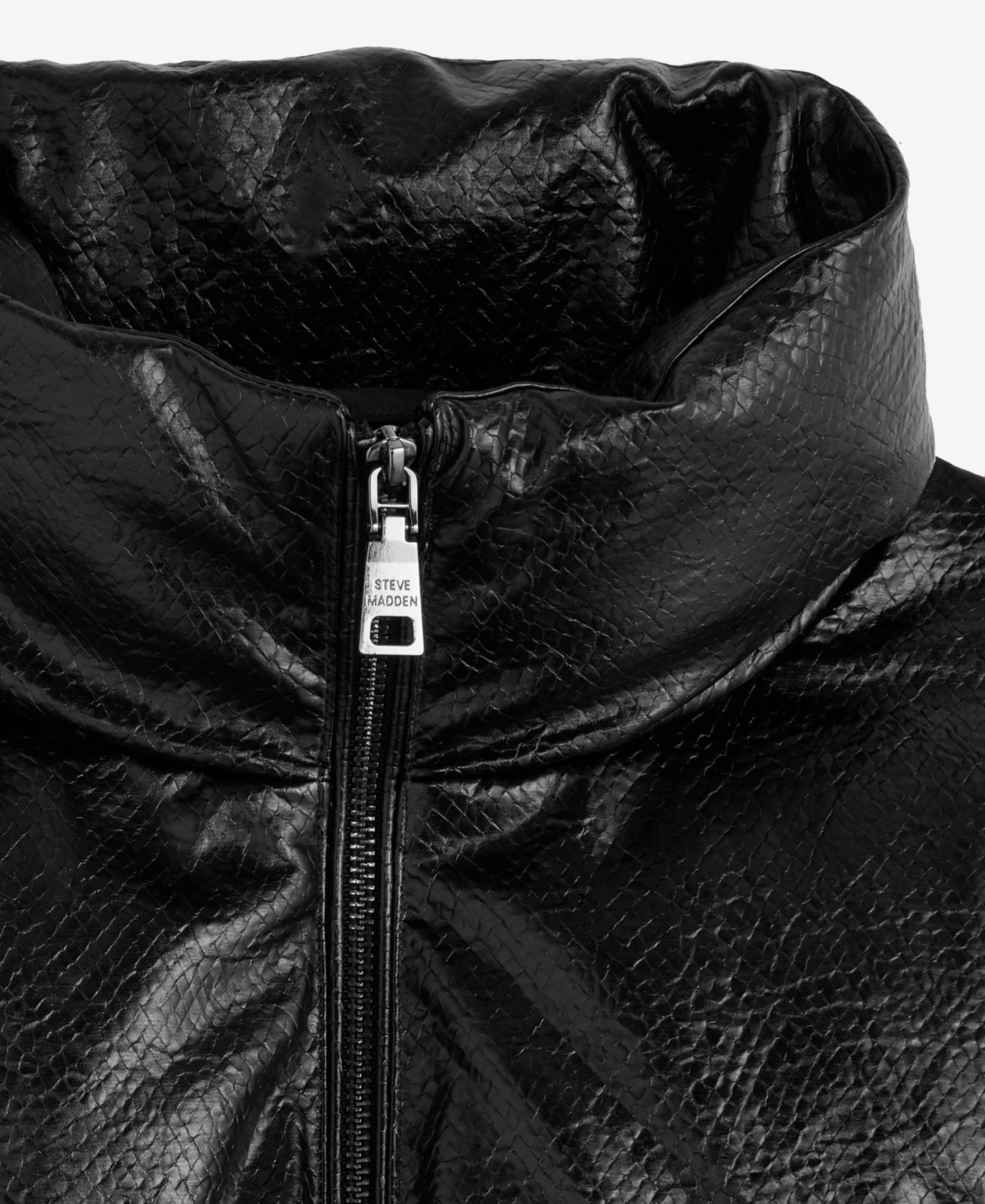 Женская куртка Steve Madden Textured Faux-Leather Puffer, цвет: Чёрный змеиный — фото 7