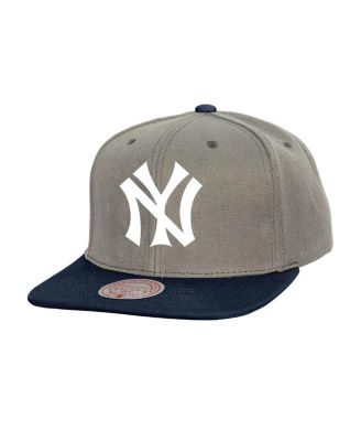 Mitchell & Ness - Men's Gray New York Yankees Cooperstown Collection Basic Flip Snapback Hat