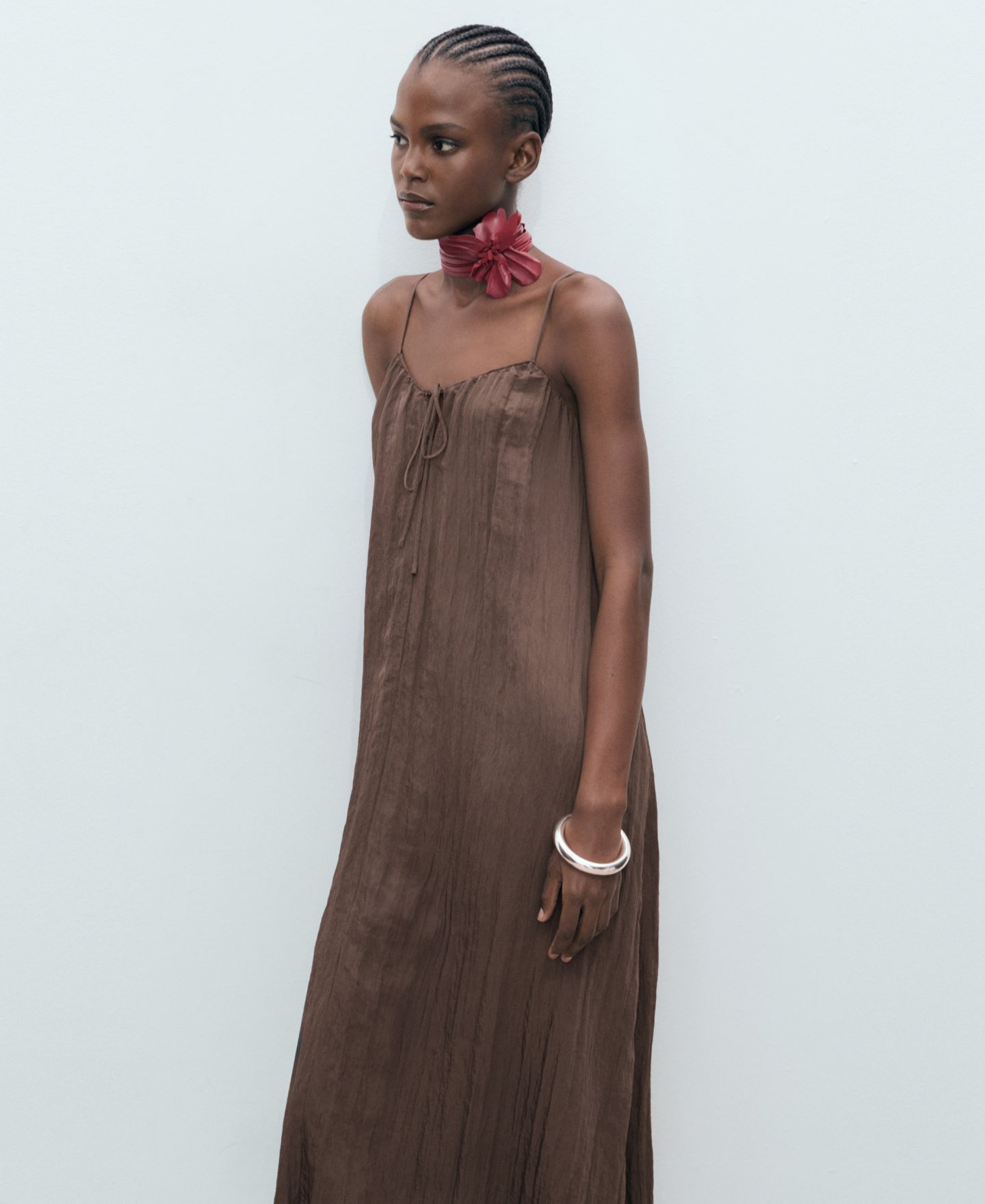 Женское платье Mango Bow Detail Textured Midi, цвет: Коричневый — фото 2