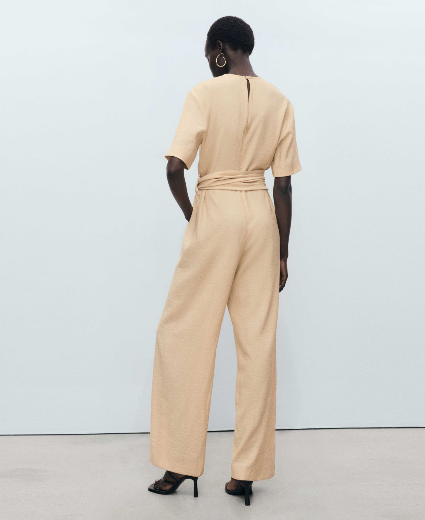 Женский комбинезон MANGO Straight-Fit Short-Sleeved Jumpsuit, цвет: Экрю — фото 4