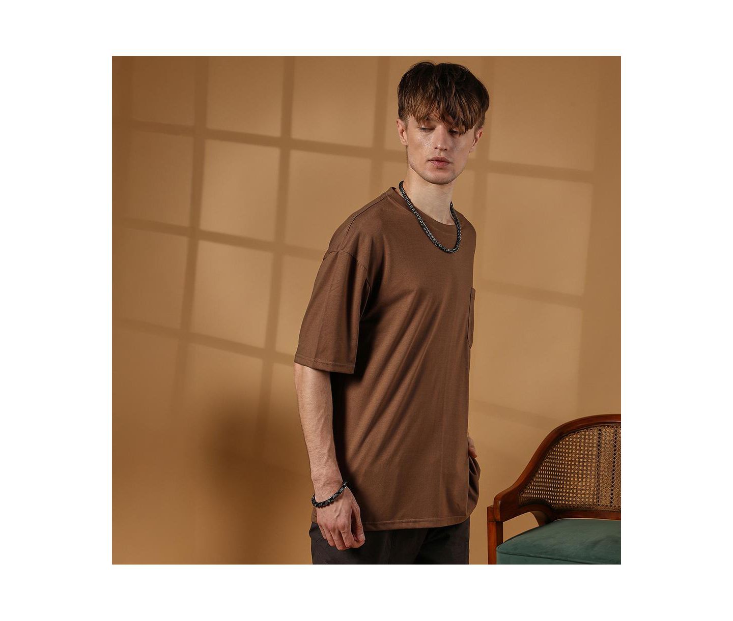 Мужская футболка Cahoot Campus Sutra Chocolate Brown Solid Oversized, цвет: Коричневый — фото 4