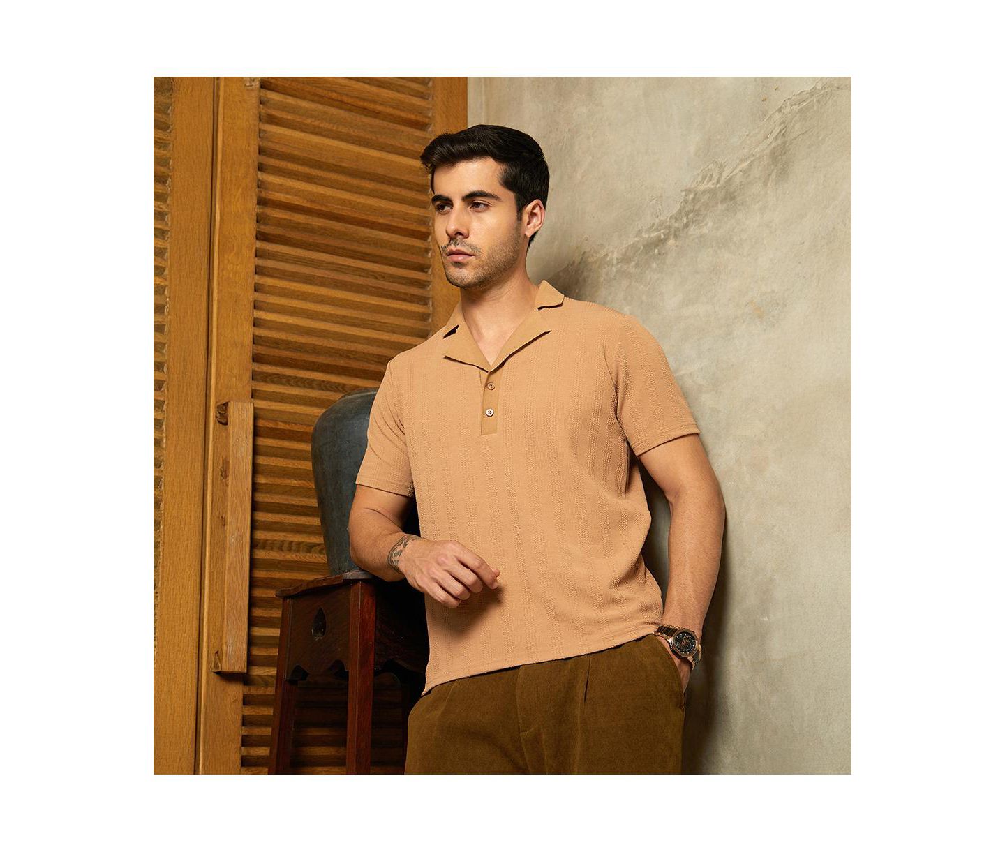 Мужская футболка Cahoot Campus Sutra Peanut Brown Rope-Tactile Cuban Polo, цвет: Коричневый — фото 2