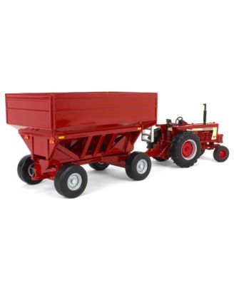 1/32 IH Farmall 806 Tractor with Gravity Wagon