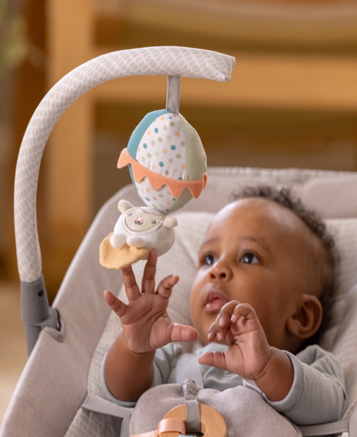 Ingenuity Infant Keep In Motion Automatic Baby Rocking Seat In Gray