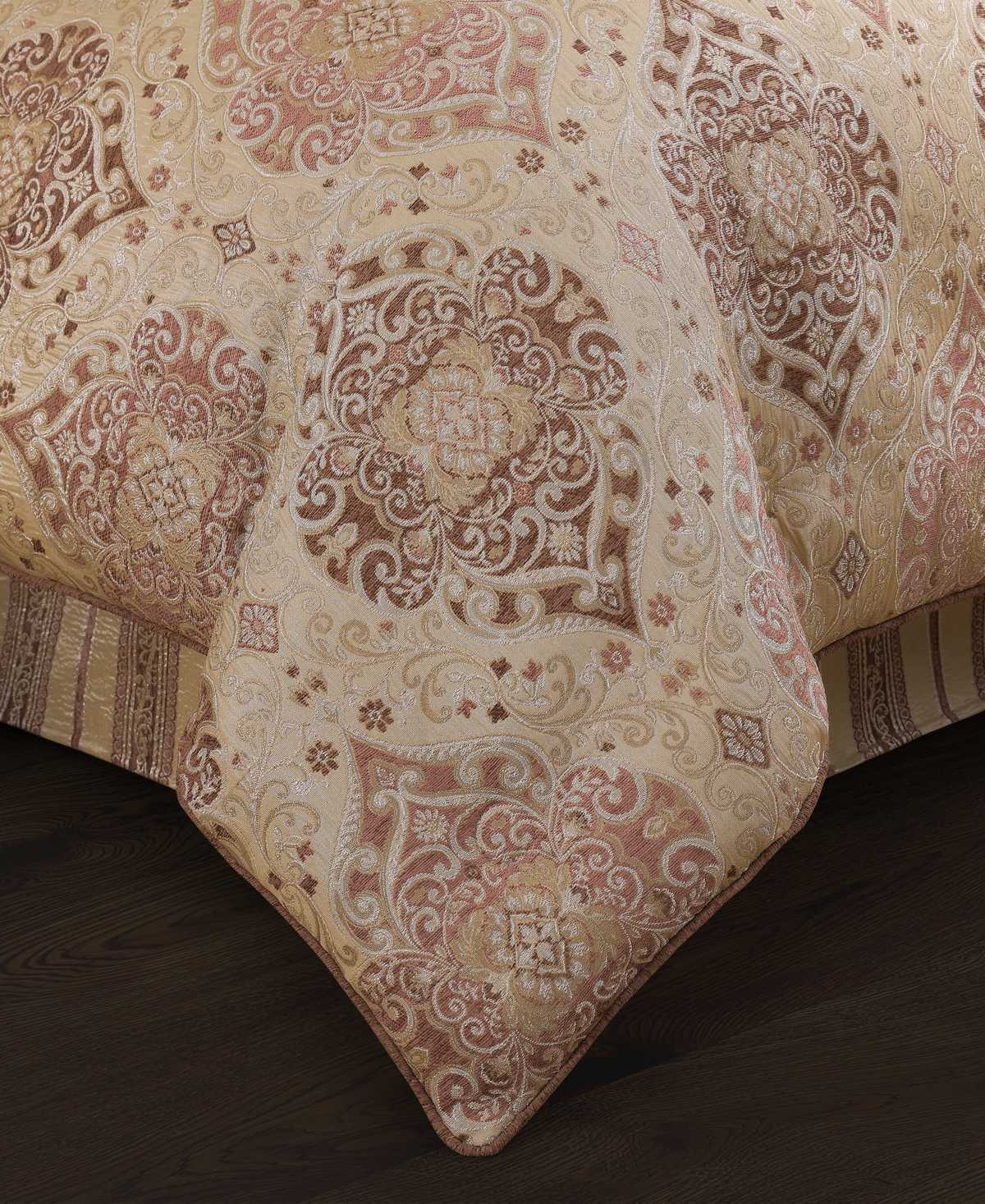 J Queen New York Weston 4-pc. Comforter Set, Queen In Brown