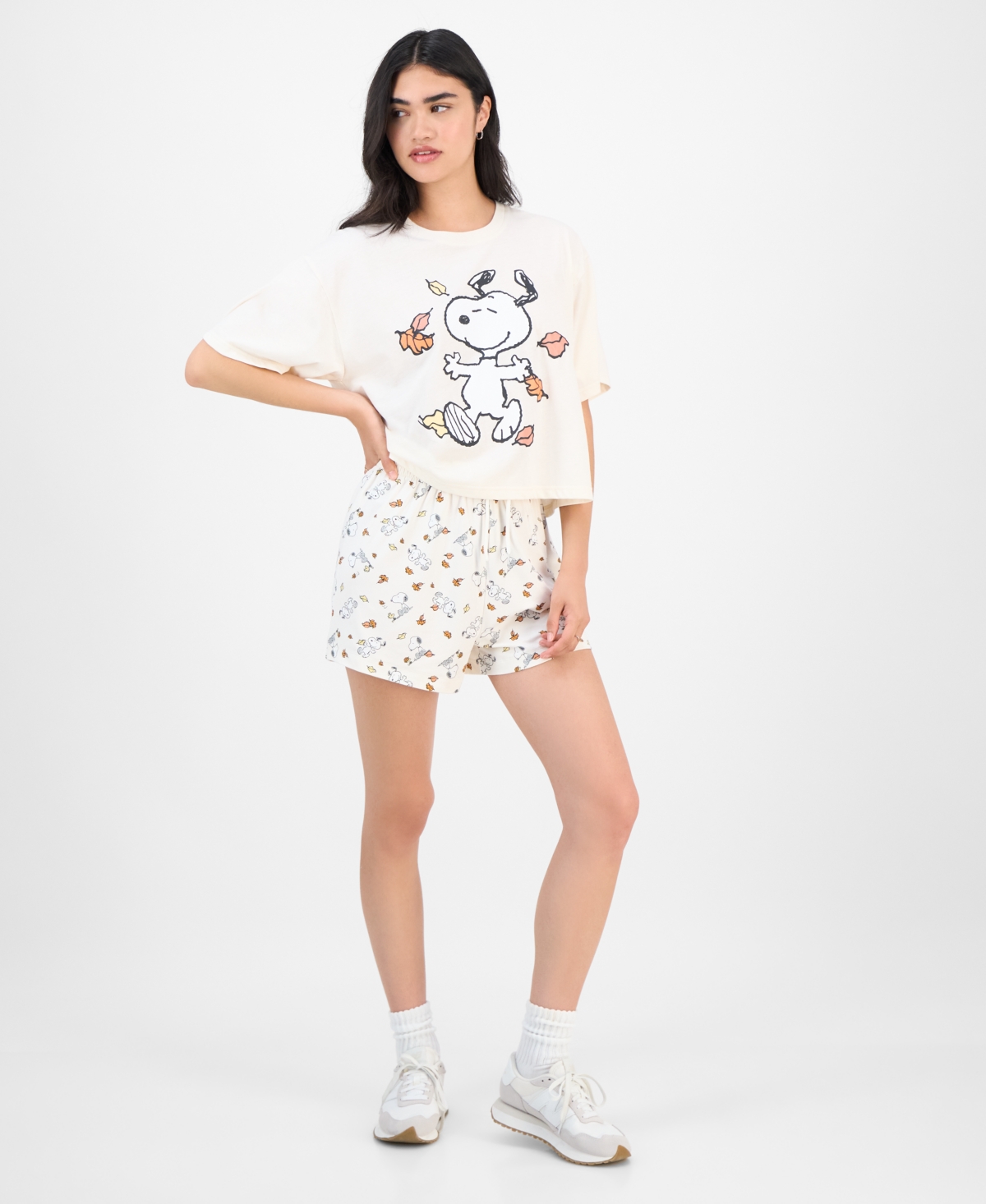Love Tribe Juniors' Autumn Dancing Snoopy T-shirt In Neutral