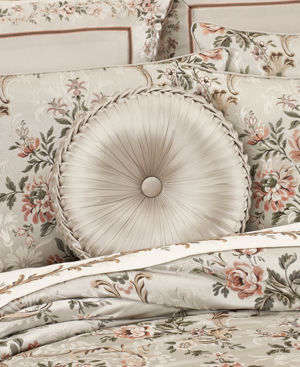 J Queen New York Pecora Tufted Round Decorative Pillow, 15" Round In White