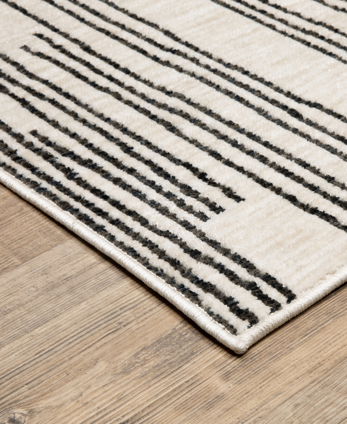 Oriental Weavers Hunter Hnt04 6'7"x9'6" Area Rug In Black