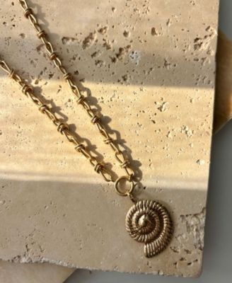 Gold Chunky Shell Pendant Necklace