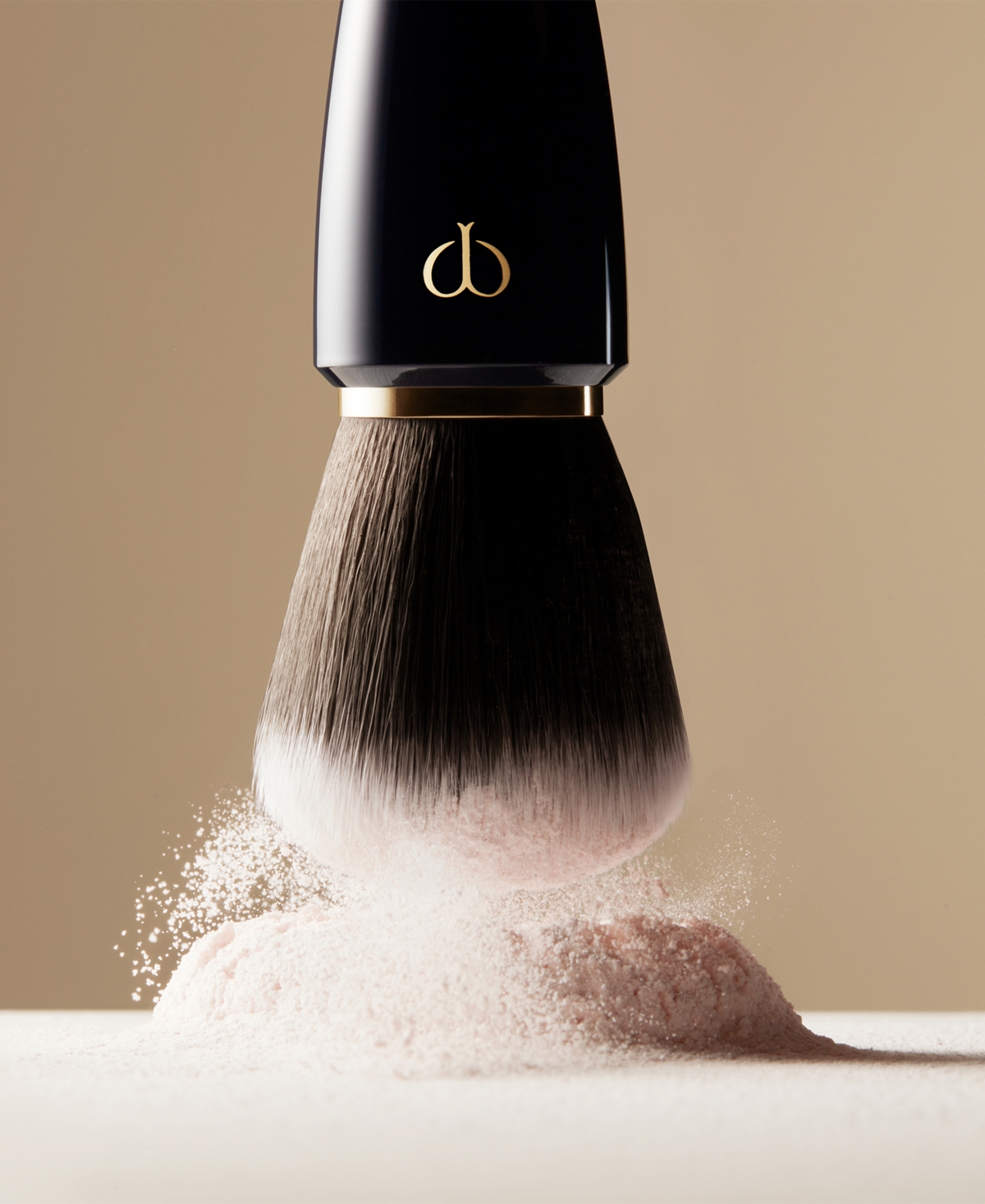 Clé De Peau Beauté Translucent Loose Powder In White
