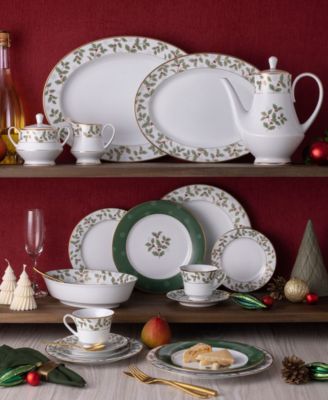 Holly & Berry Gold Set of 4 Soup Bowls, 7.50", 12 oz.