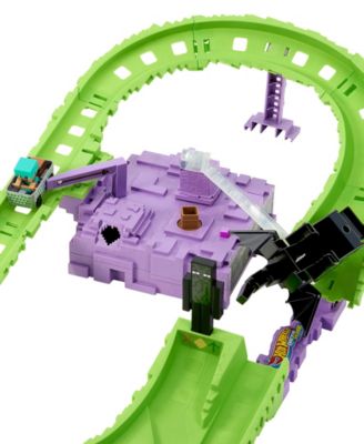 RacerVerse Minecraft Track Set and Die-Cast Diamond Armor Steve