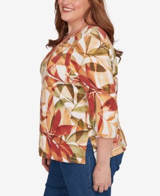 Plus Size Leaf Pleated Crew Neck Top