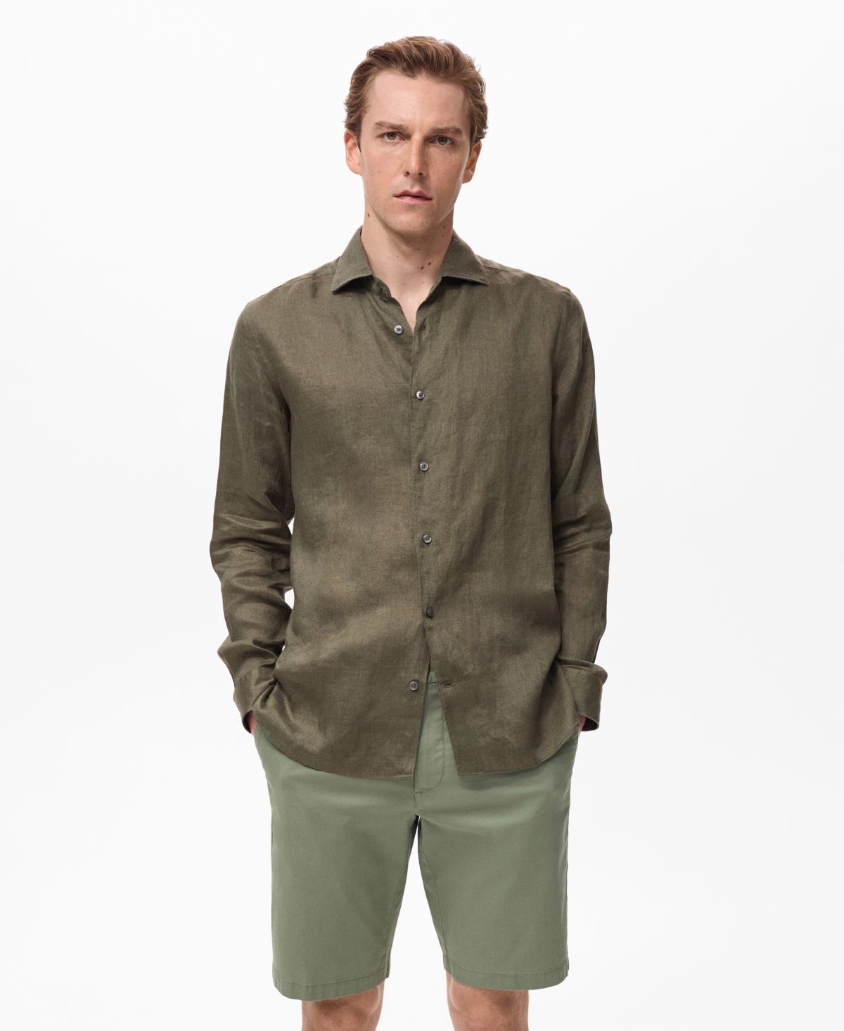 Мужская льняная рубашка приталенного кроя