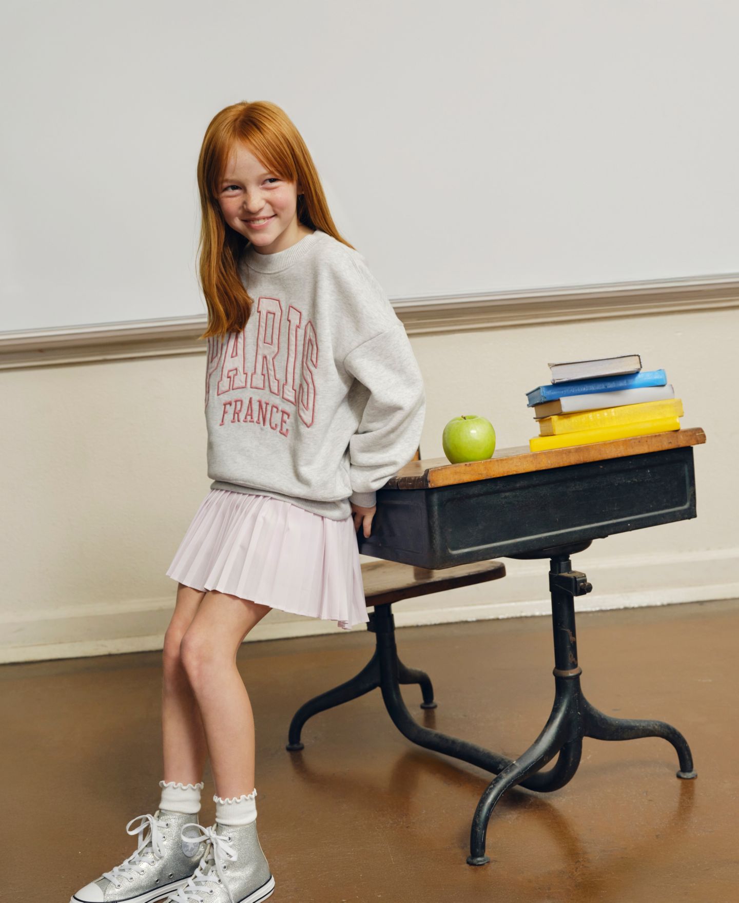 Толстовка abercrombie kids Paris Crewneck Sweatshirt для девочек, цвет: Светлый серый меланжевый — фото 2