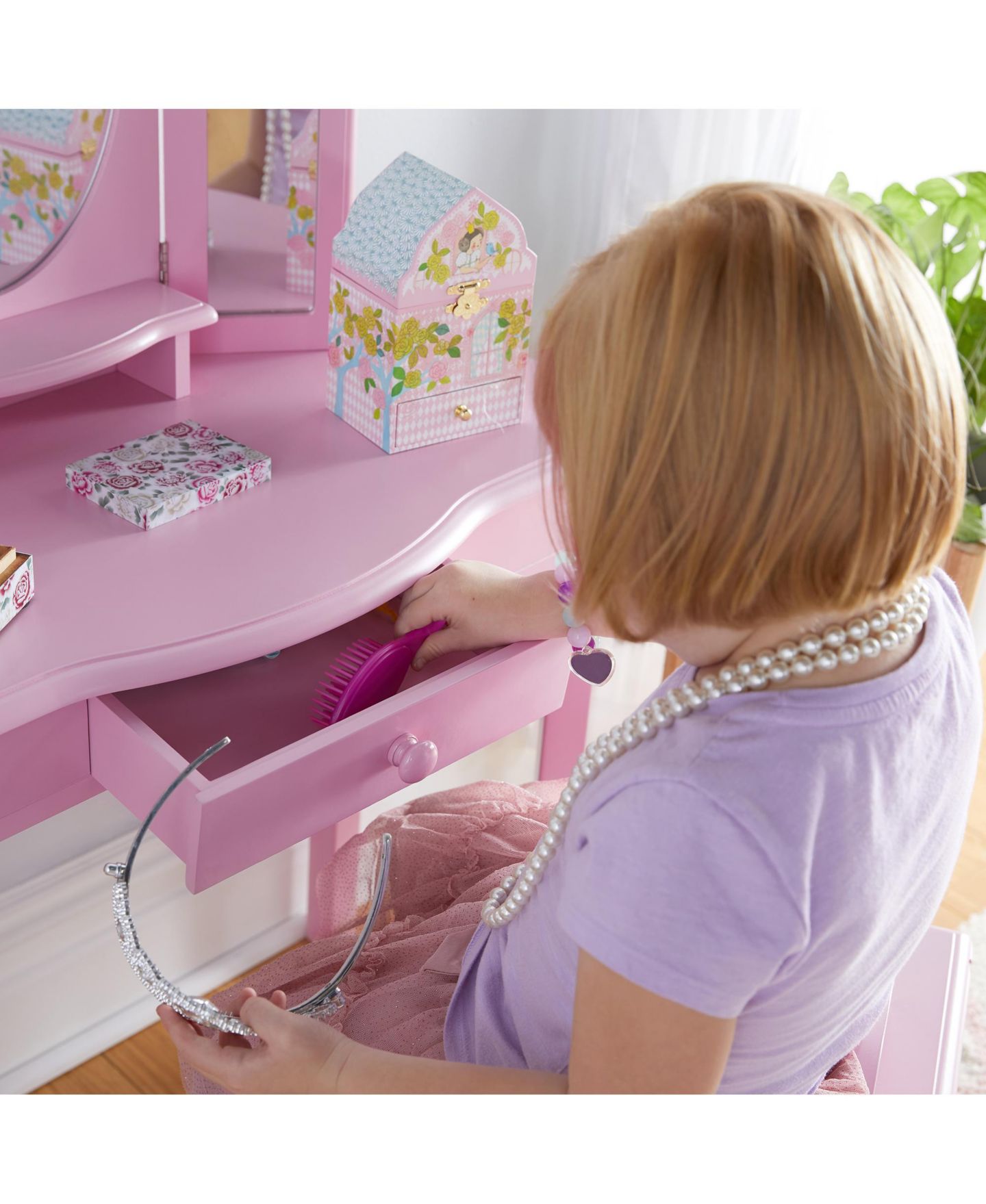 Детские игрушки Guidecraft Princess Tri-Fold Mirror Vanity and Stool Set, Ages 3+, цвет: Розовый — фото 6