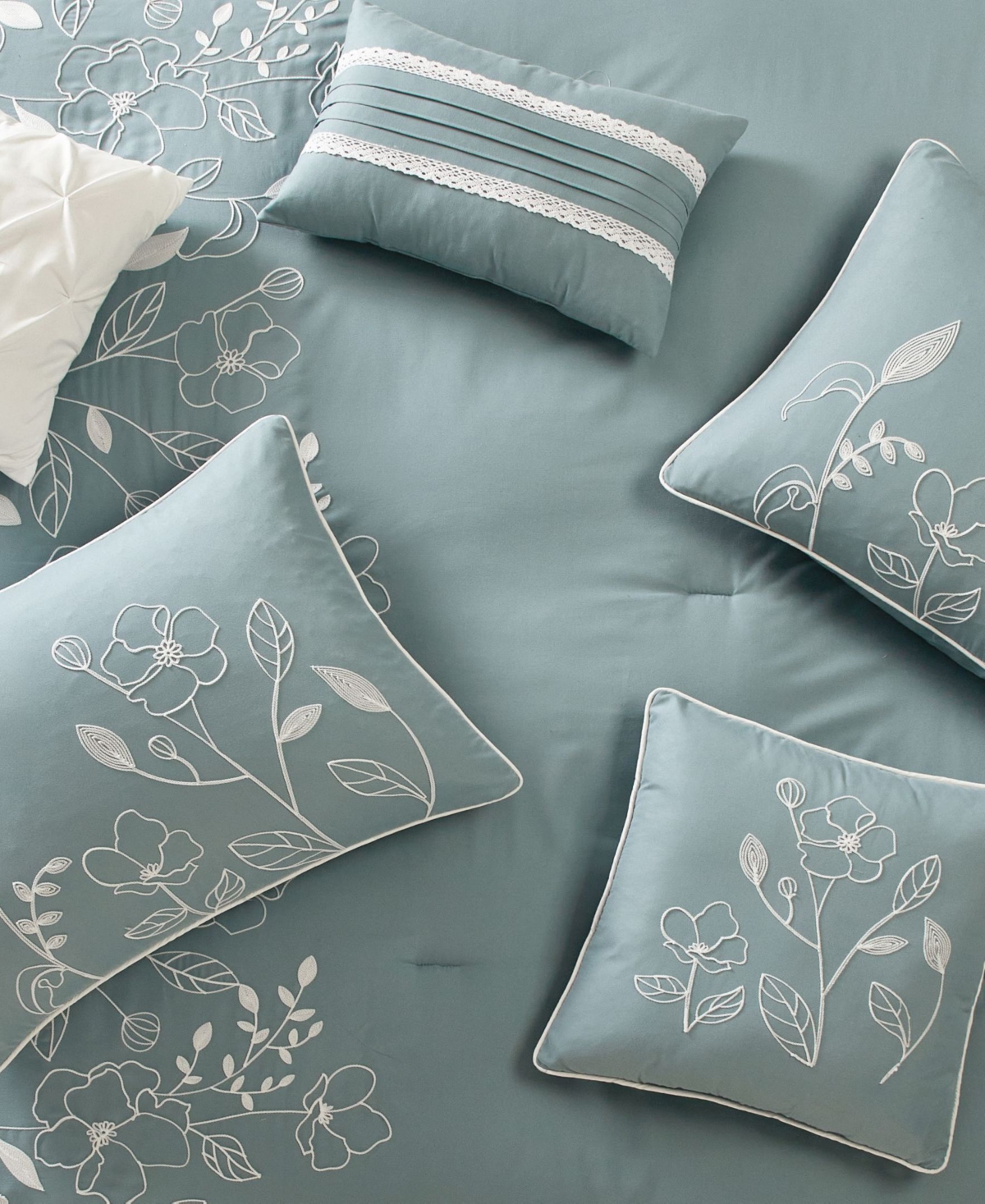 Stratford Park Safina Floral 7-pc. Comforter Set, California King In Blue