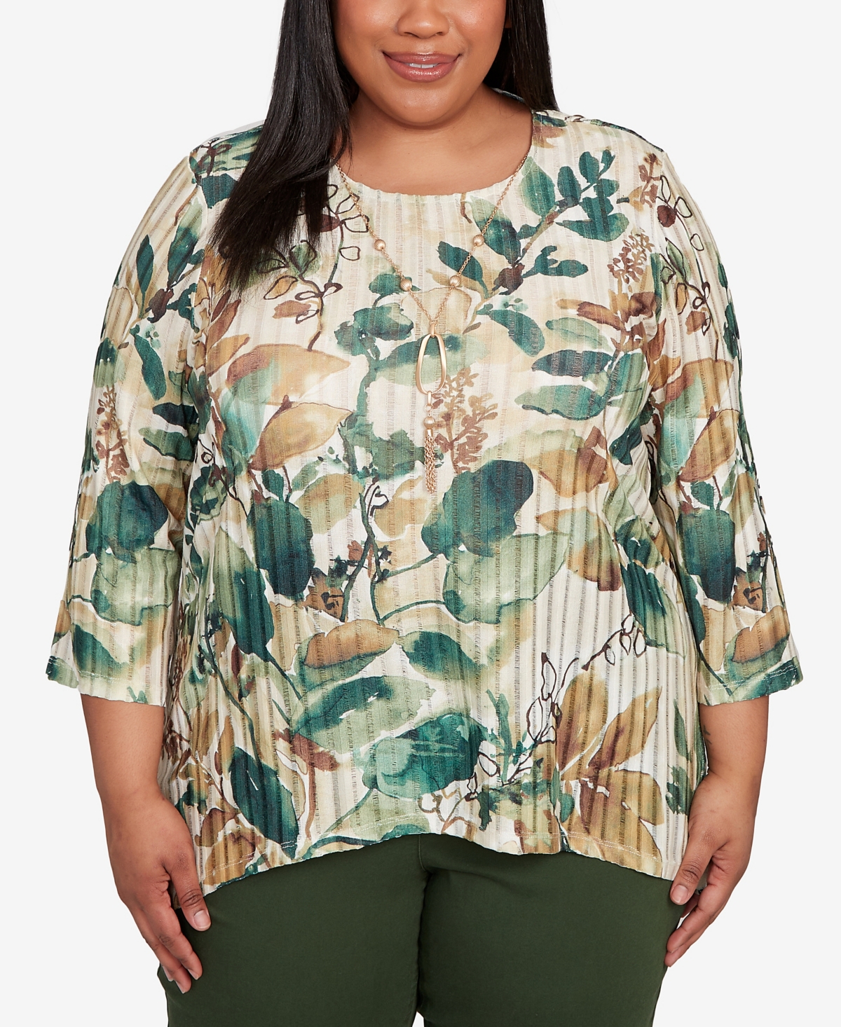 Plus Size Mount Laurel Abstract Leaf Sharkbite Hem Pull On Top with Necklace - Pine