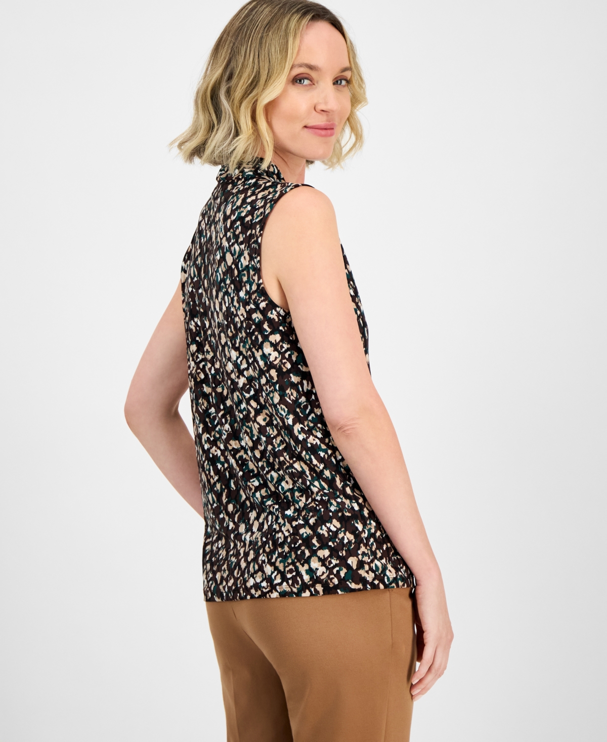 Kasper Print Pleated Sleeveless Shell In Brown