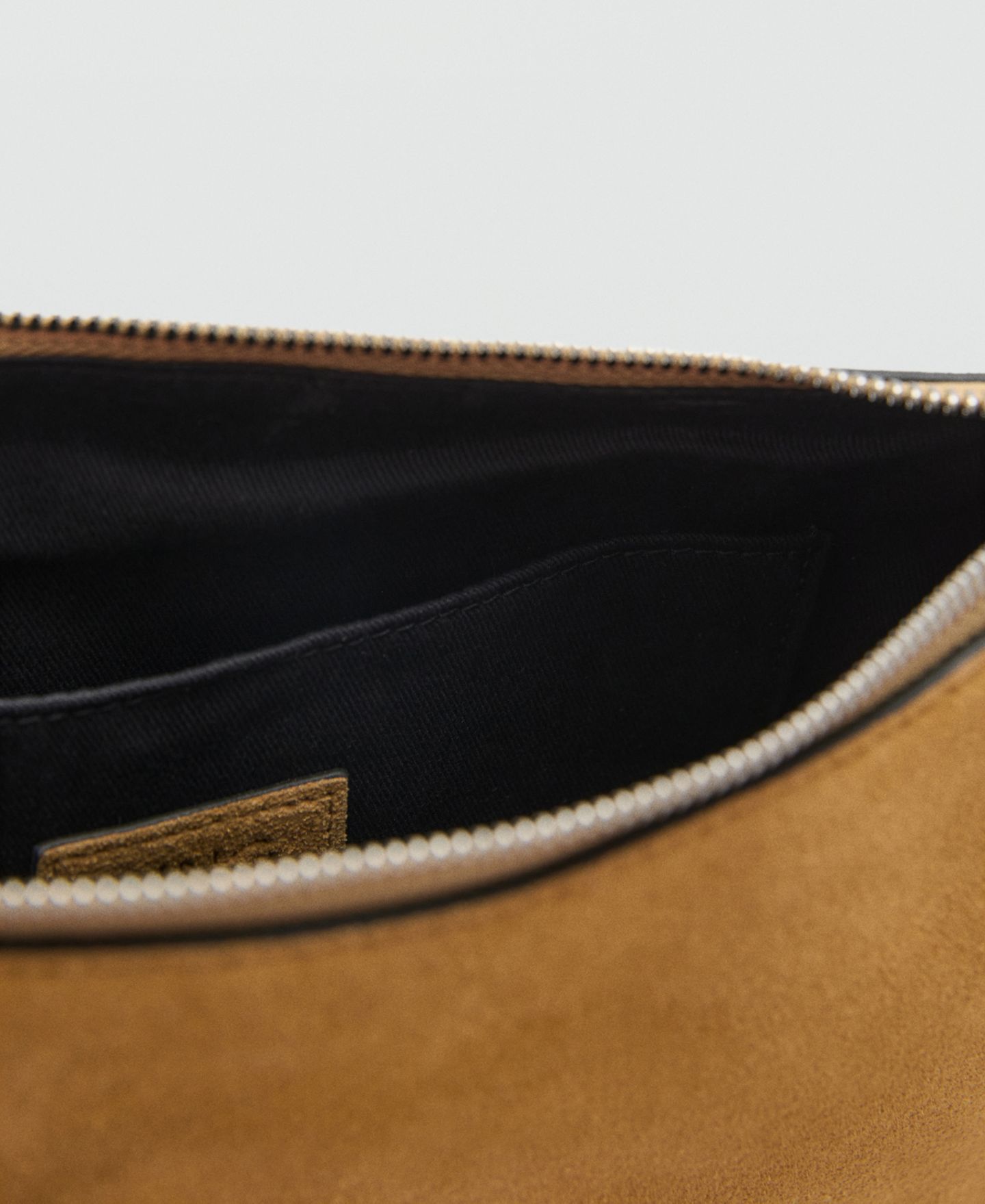 Женская сумка MANGO Fringes and Stud Details Suede, цвет: Горчичный — фото 4