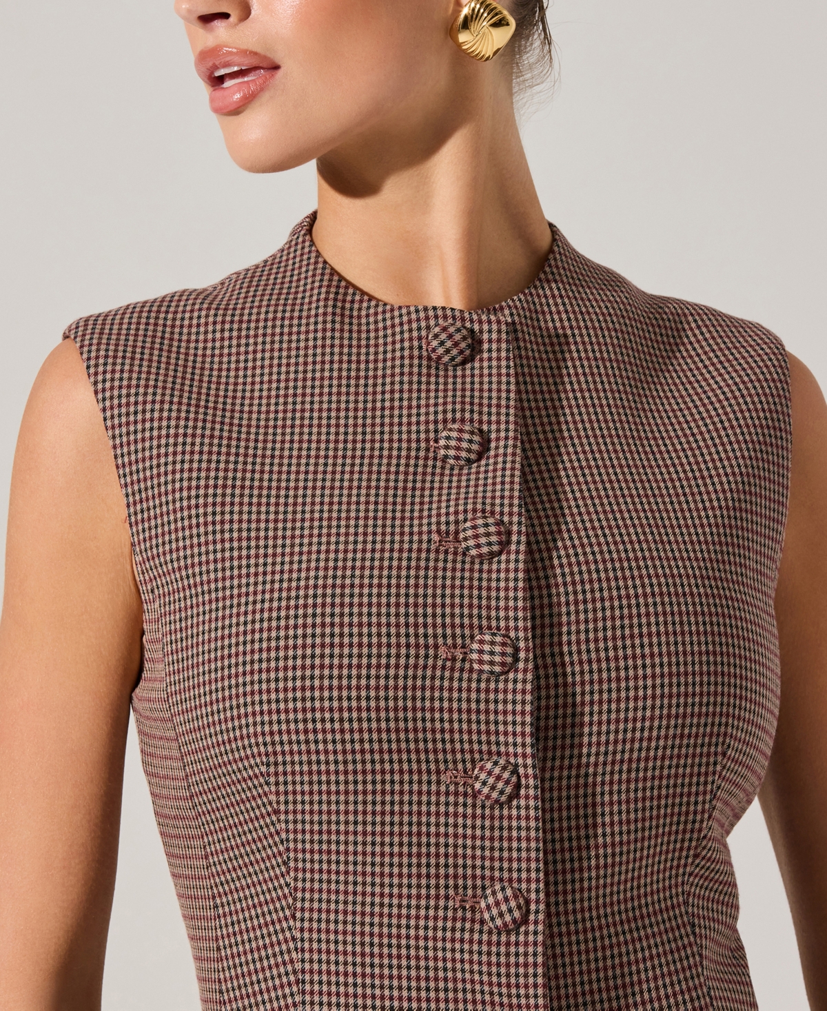Astr Gisselle High Neck Cutaway Vest In Brown Wine Plaid In Brown