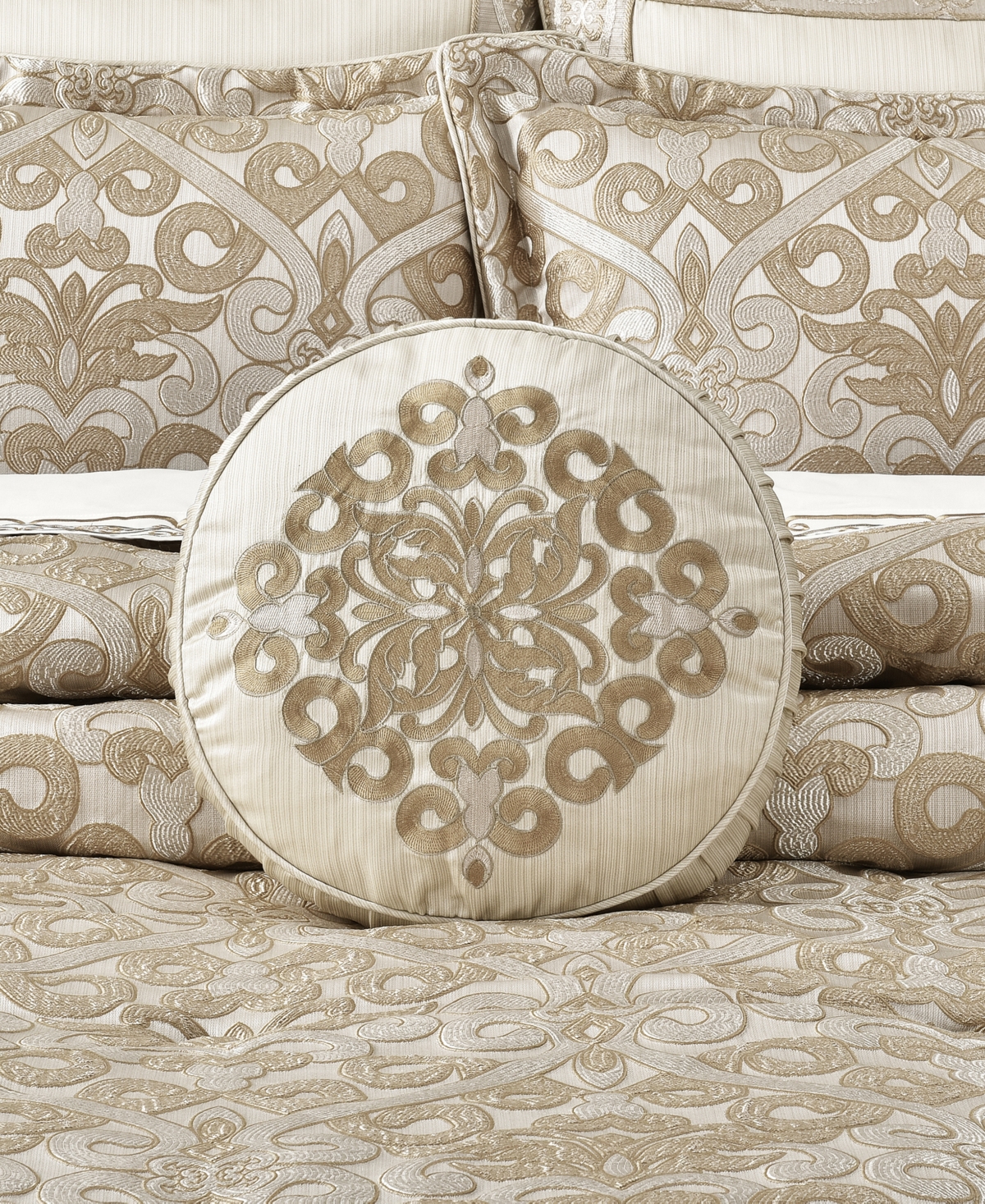J Queen New York Amaretto Round Decorative Pillow, 15" X 15" In Nude