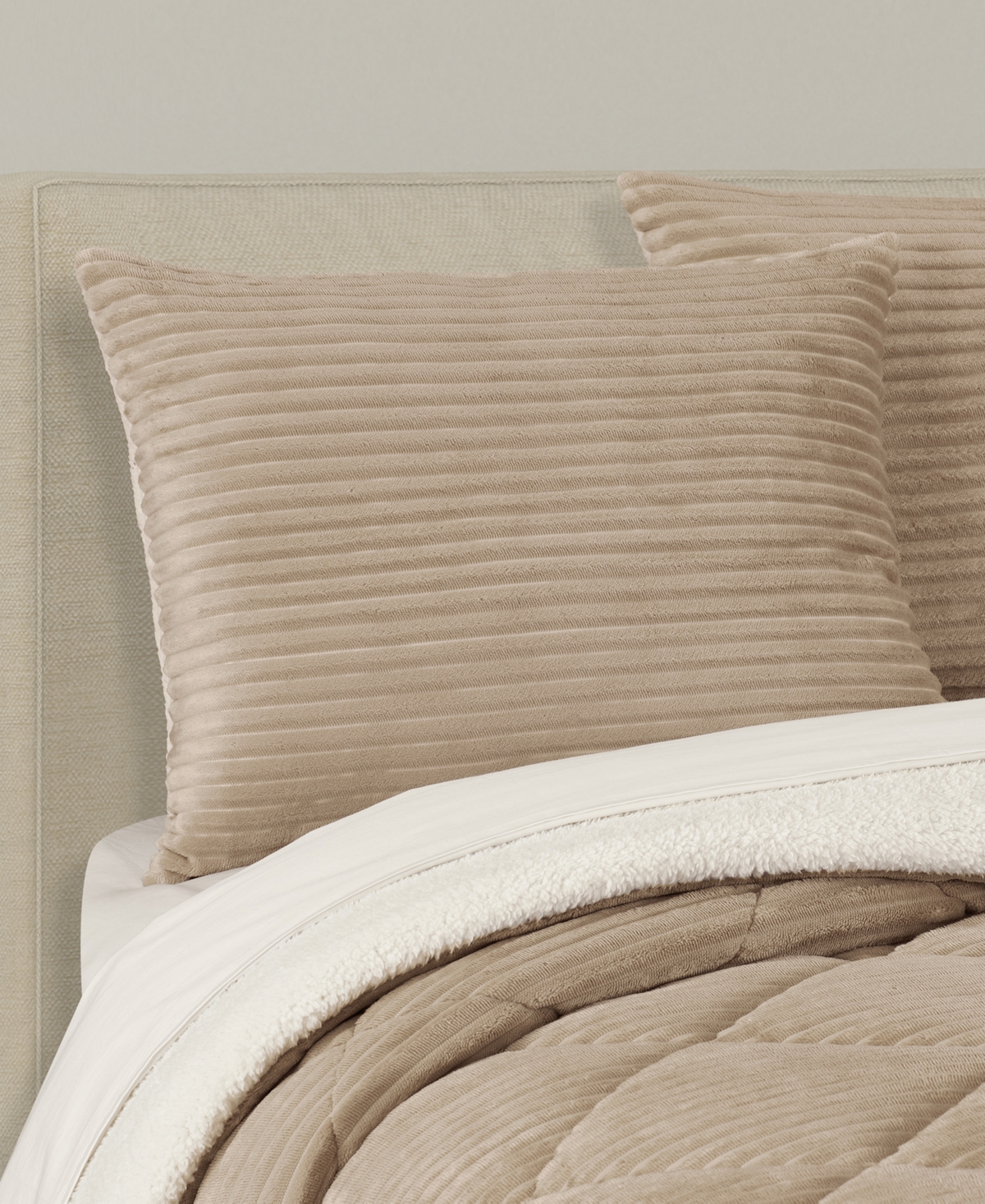 J Queen New York Everett Plush 3-pc. Comforter Set, Full/queen In Sand
