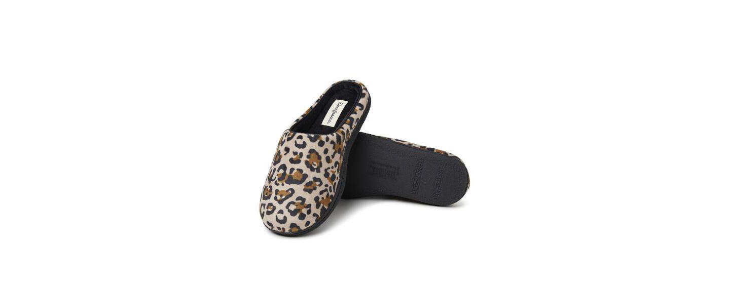 Женские сабо Dearfoams Quilted Velour Clog House Slipper, цвет: Леопардовый — фото 5