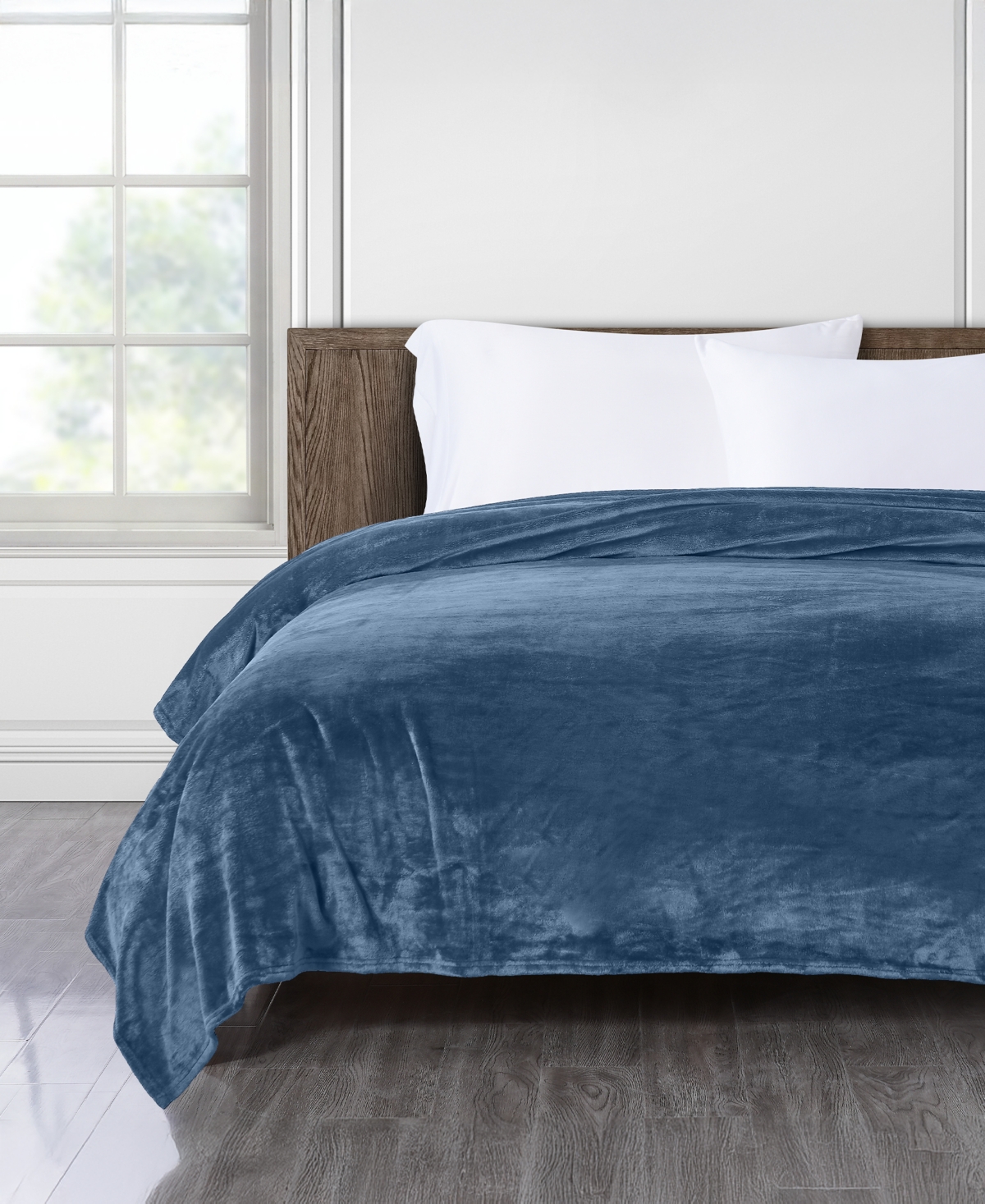 Chalet Decor Velvety Soft Plush Blanket, King In Blue