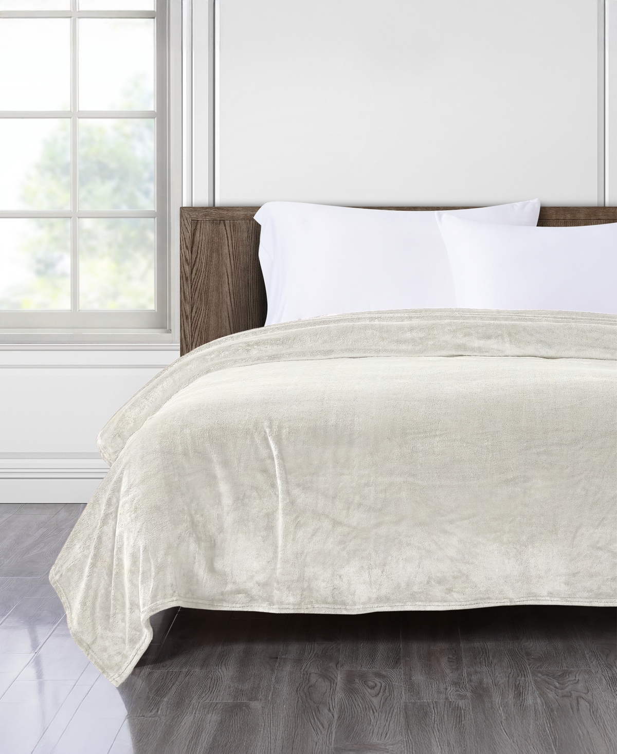 Chalet Decor Velvety Soft Plush Blanket, King In White