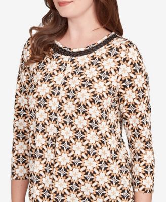 Petite Mesh Textured Geo Puff Print Top