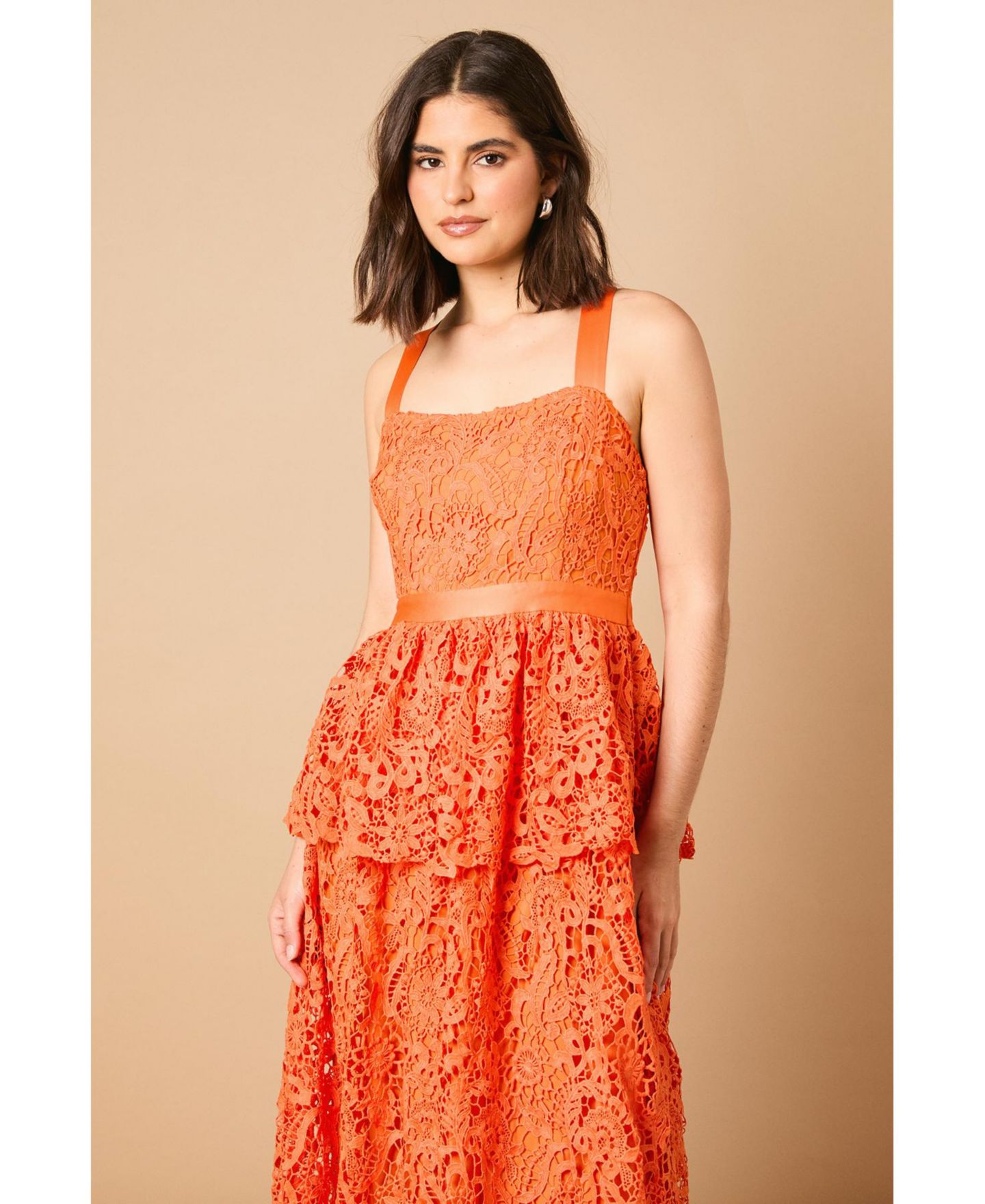 Женское платье Oasis Cross Strap Tiered Lace Midi, цвет: Оранжевый — фото 5
