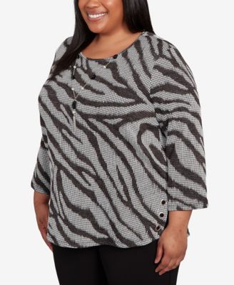 Plus Size Jet Setter Animal Houndstooth Top with Necklace