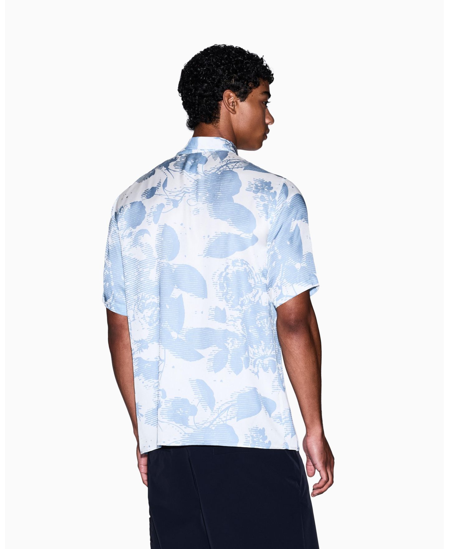 Мужская рубашка A|X Armani Exchange Short Sleeve Viscose Print Woven, цвет: Выцветший с принтом — фото 4